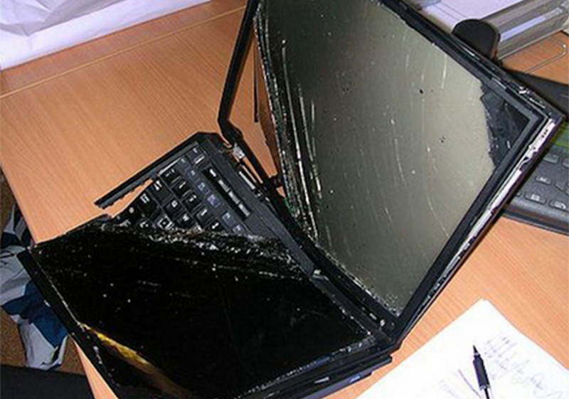 Những nguyên nhân nào khiến bạn cần thay vỏ laptop Dell