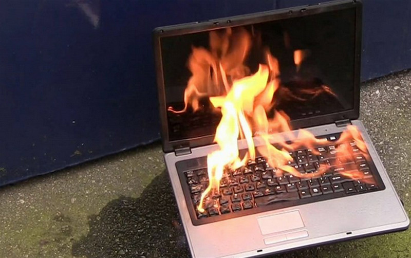  laptop thường bị treo khi quá nóng