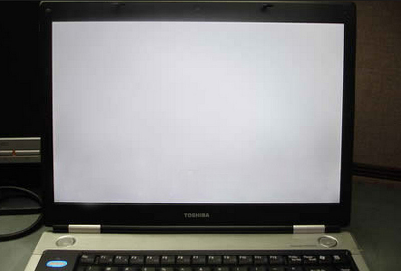Lỗi màn hình laptop bị trắng
