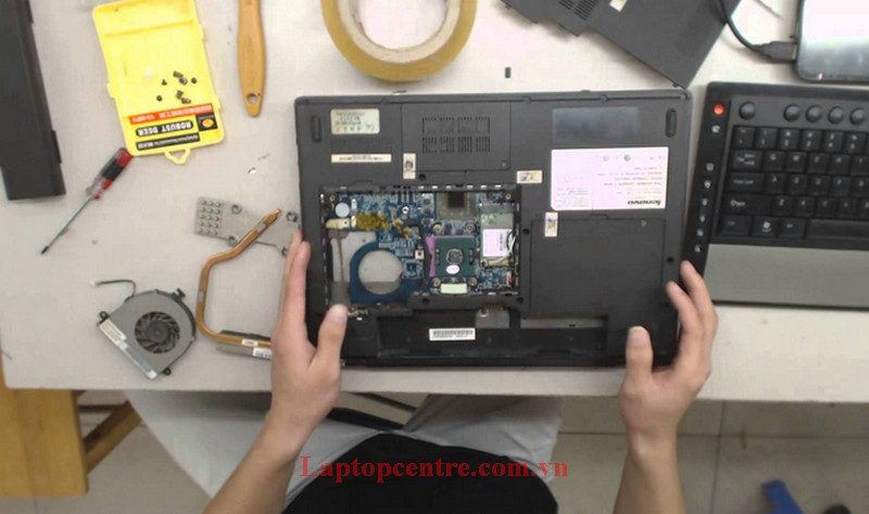 Người thợ sửa chữa laptop cần mua những linh kiện điện tử gì?