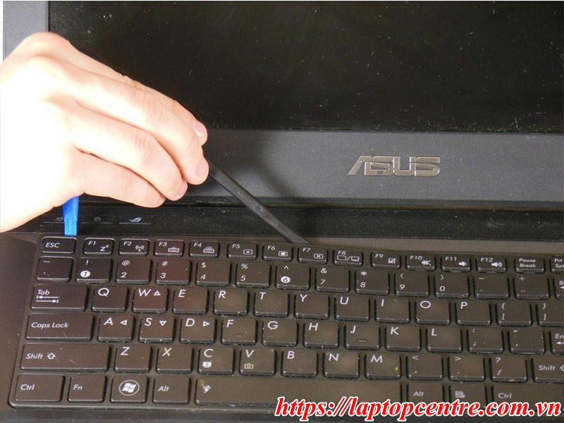 Để tránh thay bàn phím Laptop Asus hãy vệ sinh máy tính định kỳ