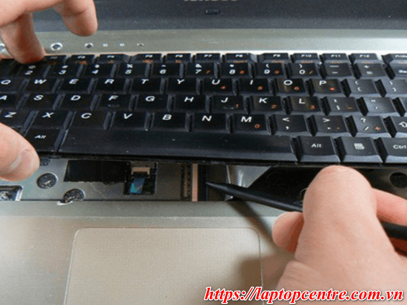 Thay bàn phím Laptop HP Core i3 bị liệt có đắt không?