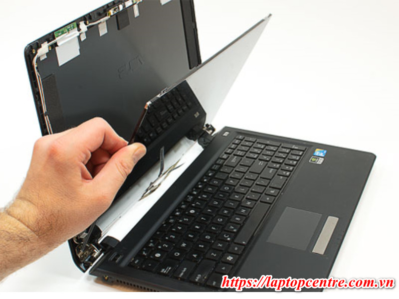 Giá thay cáp màn hình Laptop phụ thuộc vào mẫu máy bạn đang dùng