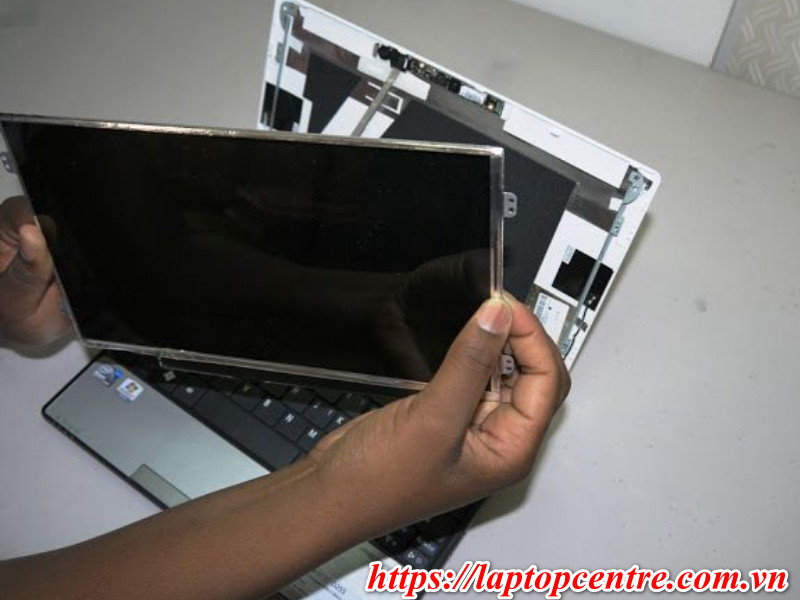Màn hình Laptop LG có thể bị hỏng do lỗi từ nhà sản xuất hoặc từ phía người dùng