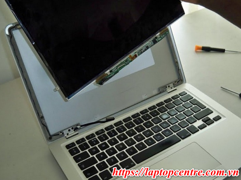 Giá thay màn hình cảm ứng Laptop Macbook phụ thuộc vào đơn vị sửa chữa