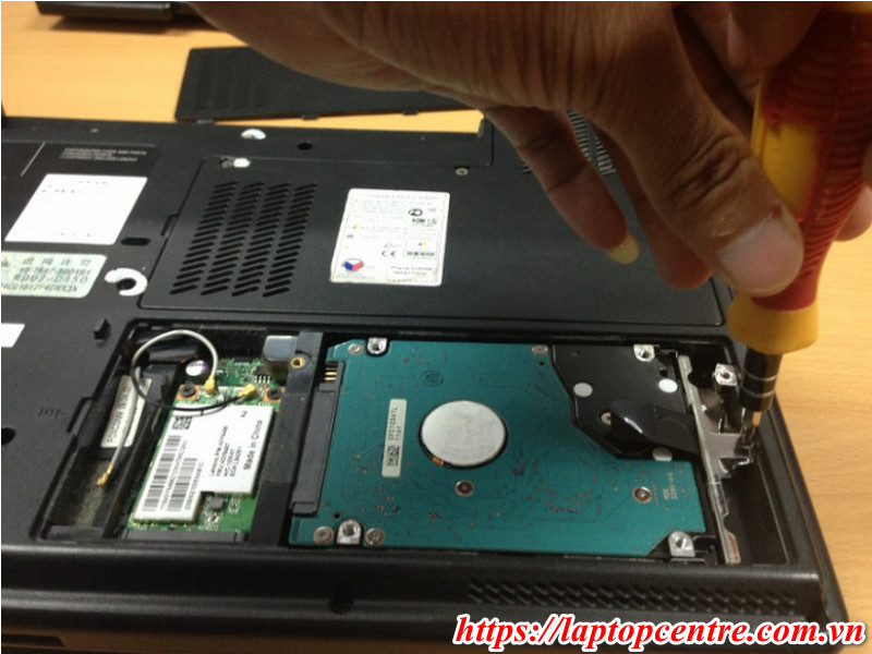 Nên nâng cấp ổ cứng SSD cho Laptop ngay tại nhà nếu bạn có kinh nghiệm sửa chữa máy tính
