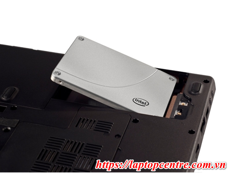 Ổ cứng SSD có tốc độ và bền hơn so với ổ cứng HDD truyền thống